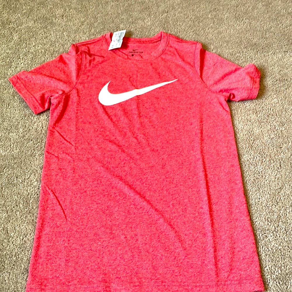 New with tags Nike tshirt